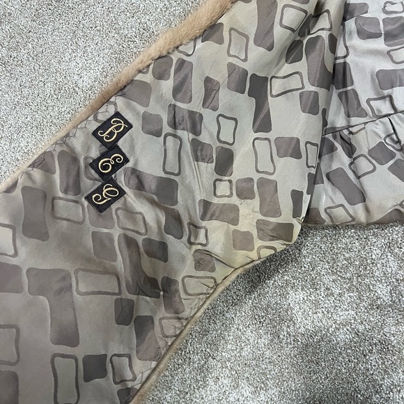 Authentic fur shrug - Picture 3 of 3